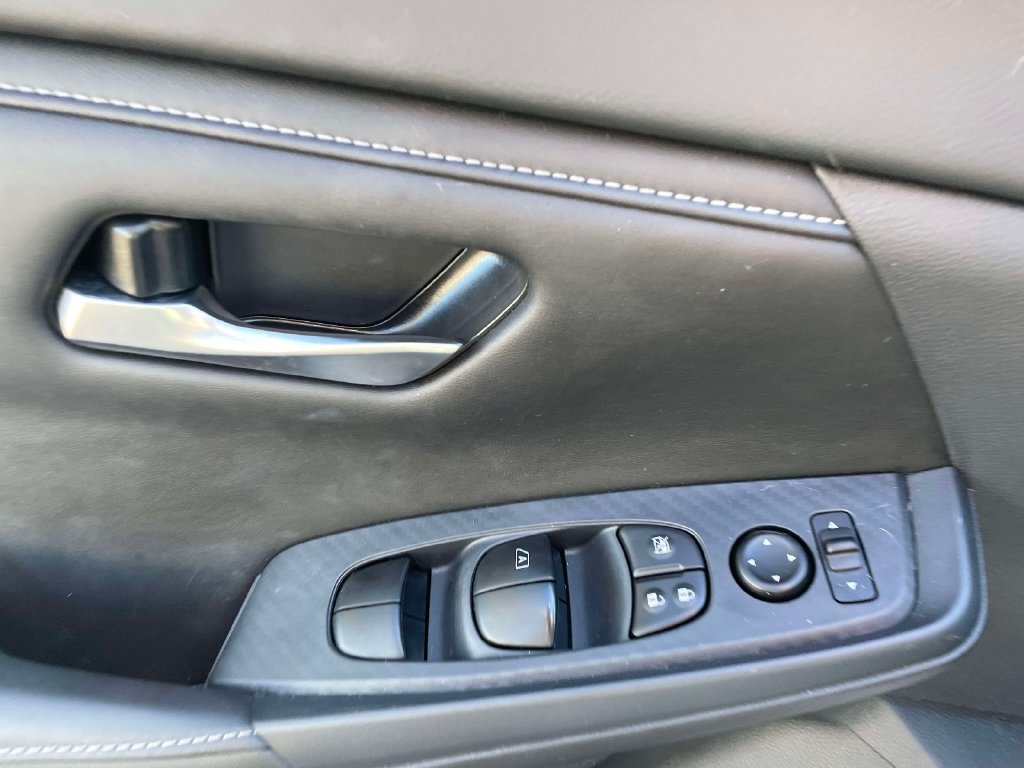 Used 2025 Nissan Sentra SV FWD image 18