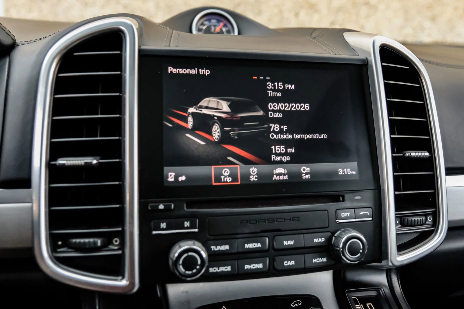 Used 2018 Porsche Cayenne GTS w/ Premium Package Plus image 34