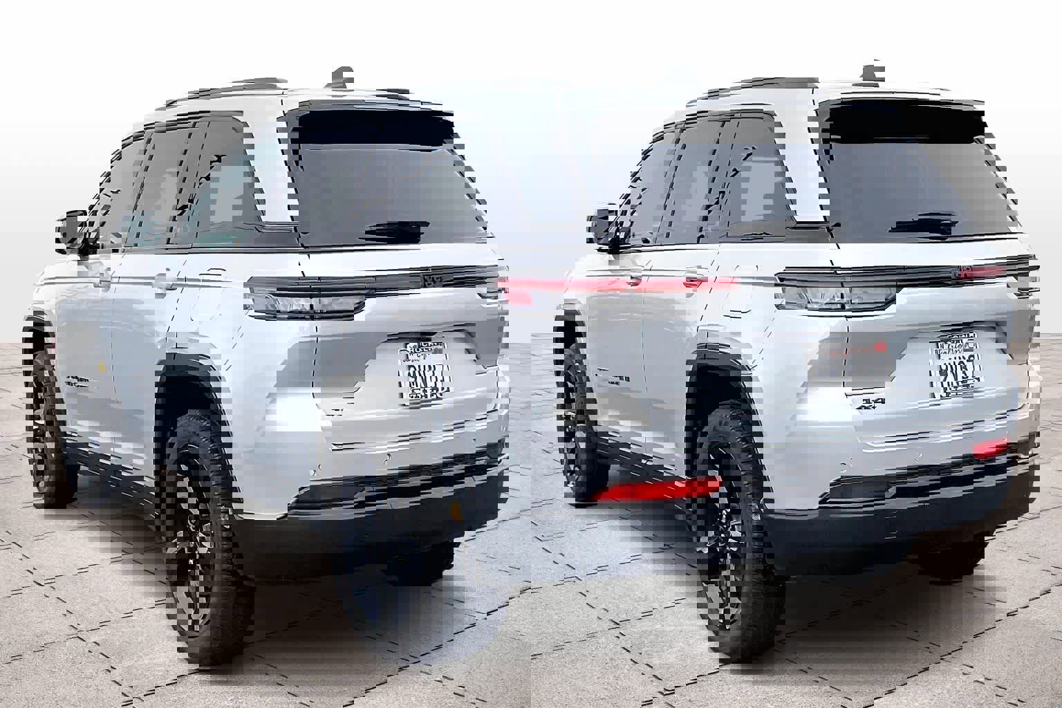 Used 2024 Jeep Grand Cherokee Altitude image 13