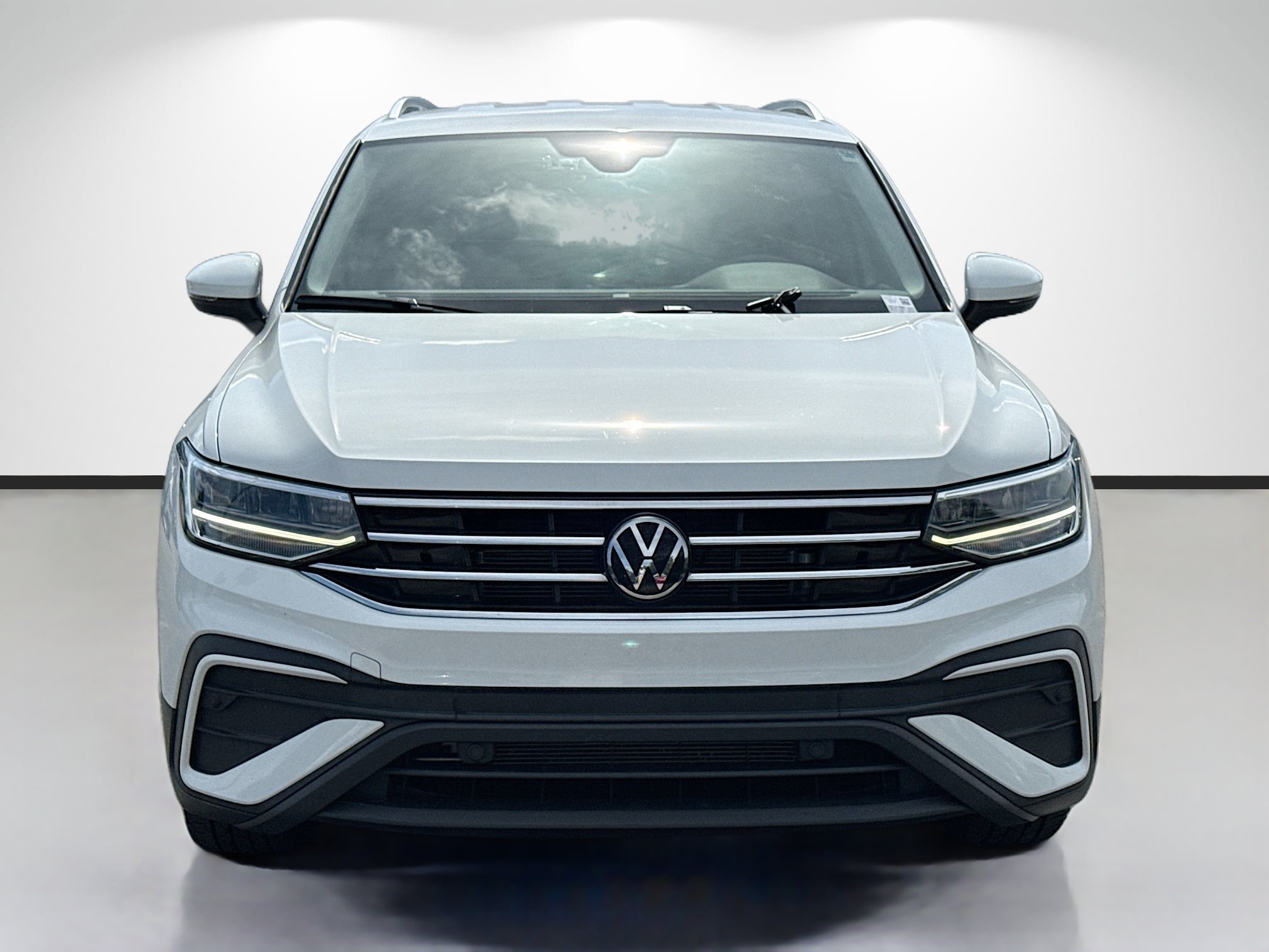 Used 2024 Volkswagen Tiguan SE FWD image 8