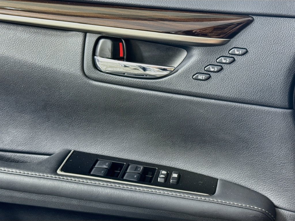 Used 2016 Lexus ES 300h FWD image 14