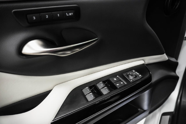 Certified 2025 Lexus ES 350 w/ Premium Package FWD image 12