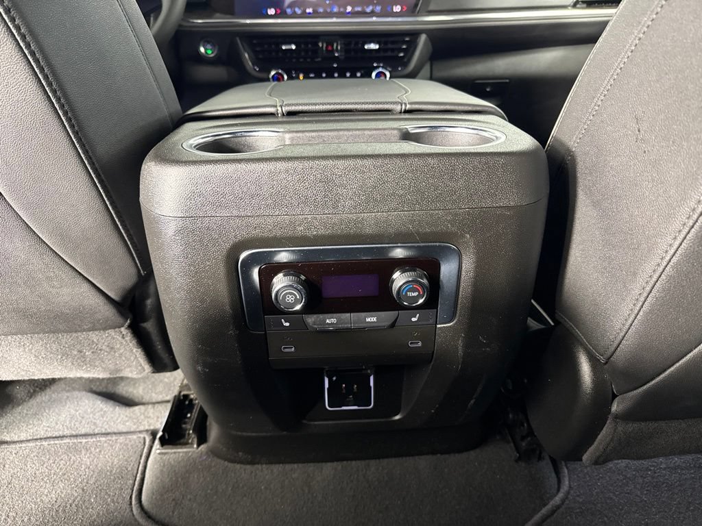 Certified 2025 Chevrolet Suburban Premier AWD/4WD image 30