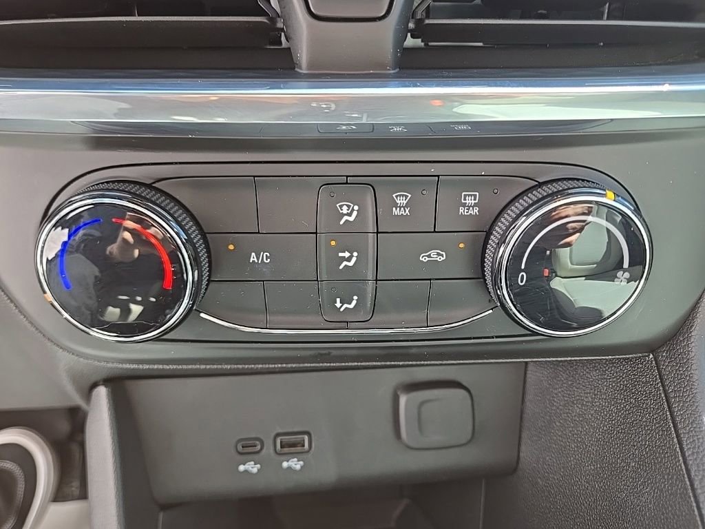 Used 2024 Buick Encore GX Preferred image 35