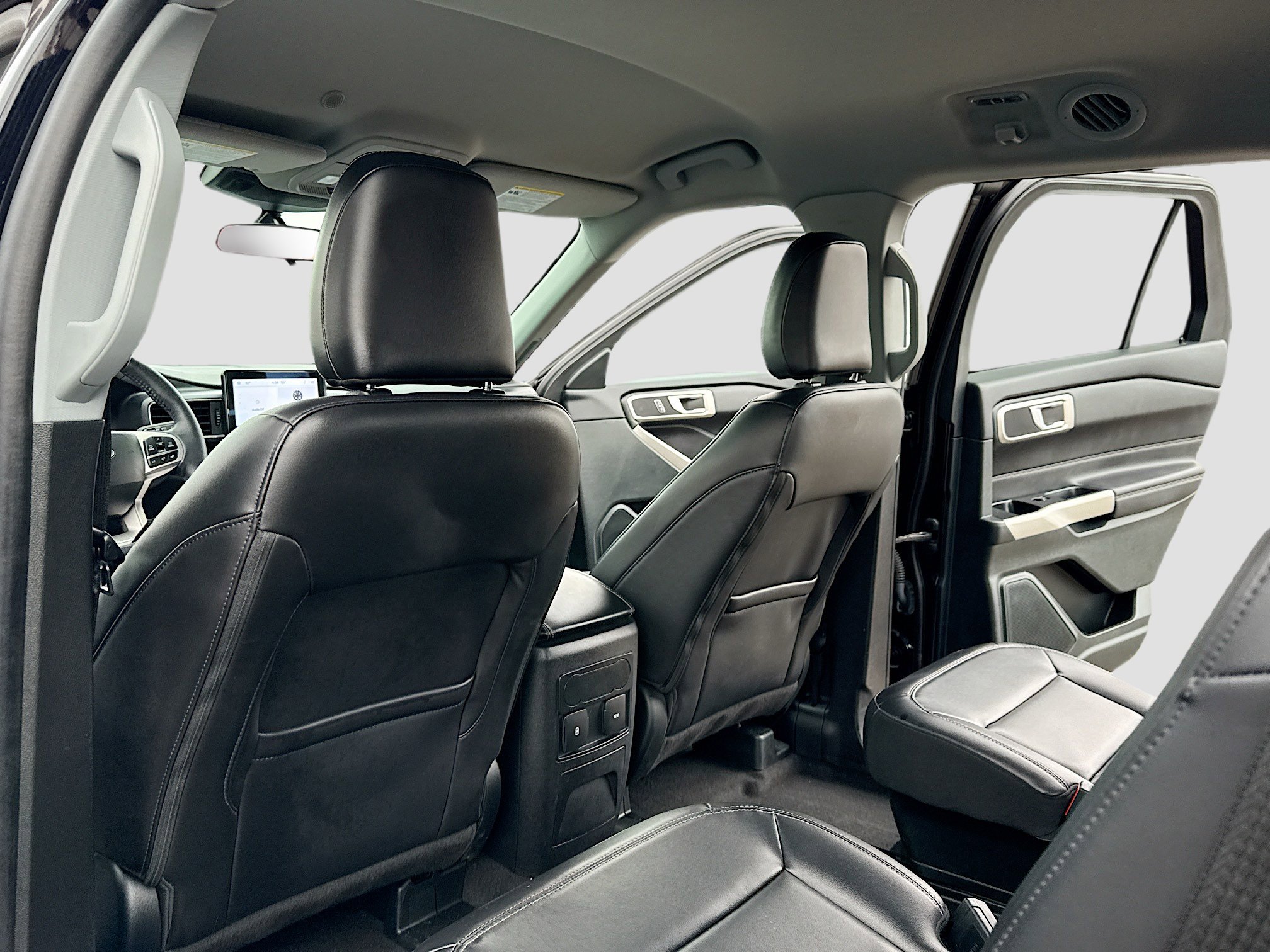 Used 2023 Ford Explorer XLT w/ Equipment Group 202A image 6