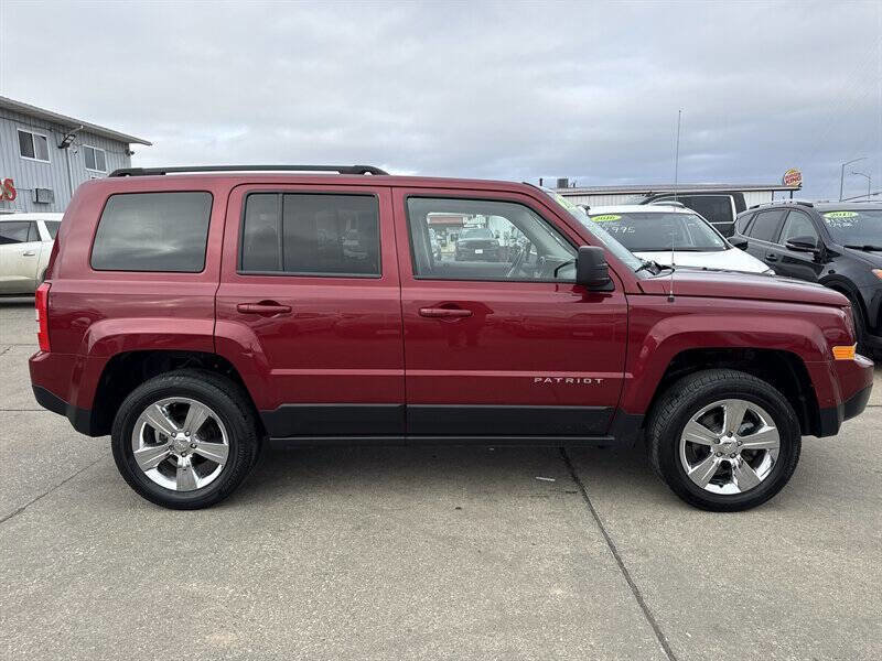 Used 2017 Jeep Patriot Latitude image 9