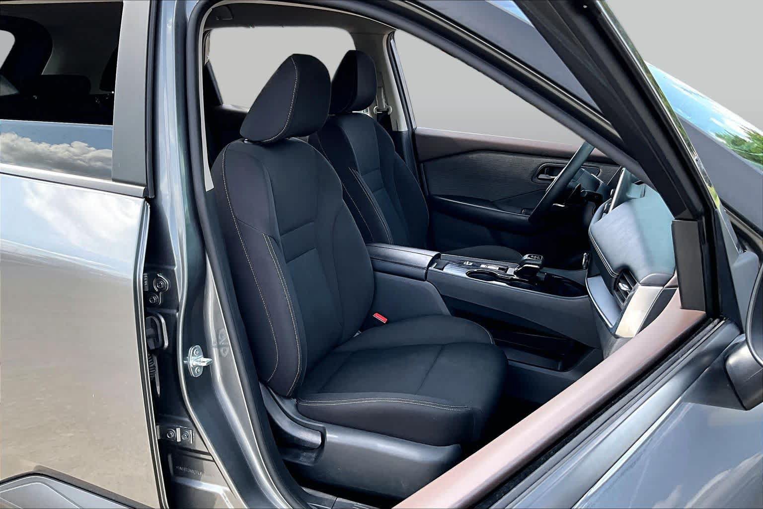 Used 2023 Nissan Rogue S FWD image 8