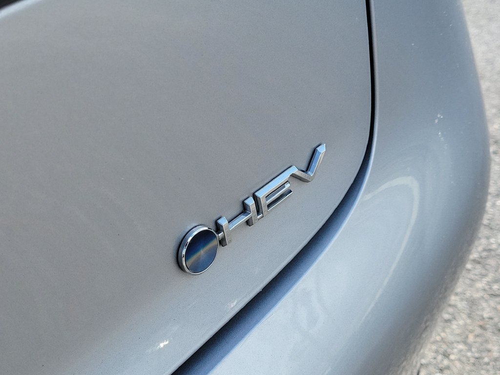 Used 2025 Toyota Prius LE FWD image 6