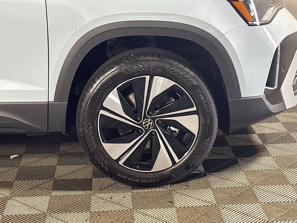 New 2025 Volkswagen Taos SE image 22