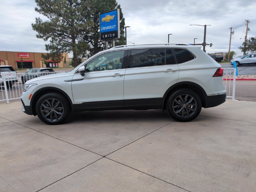 Used 2023 Volkswagen Tiguan SE FWD image 2
