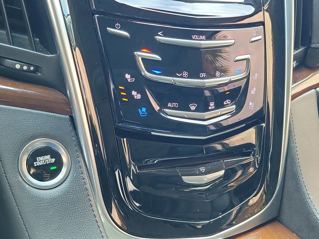 Used 2020 Cadillac Escalade Luxury RWD image 31
