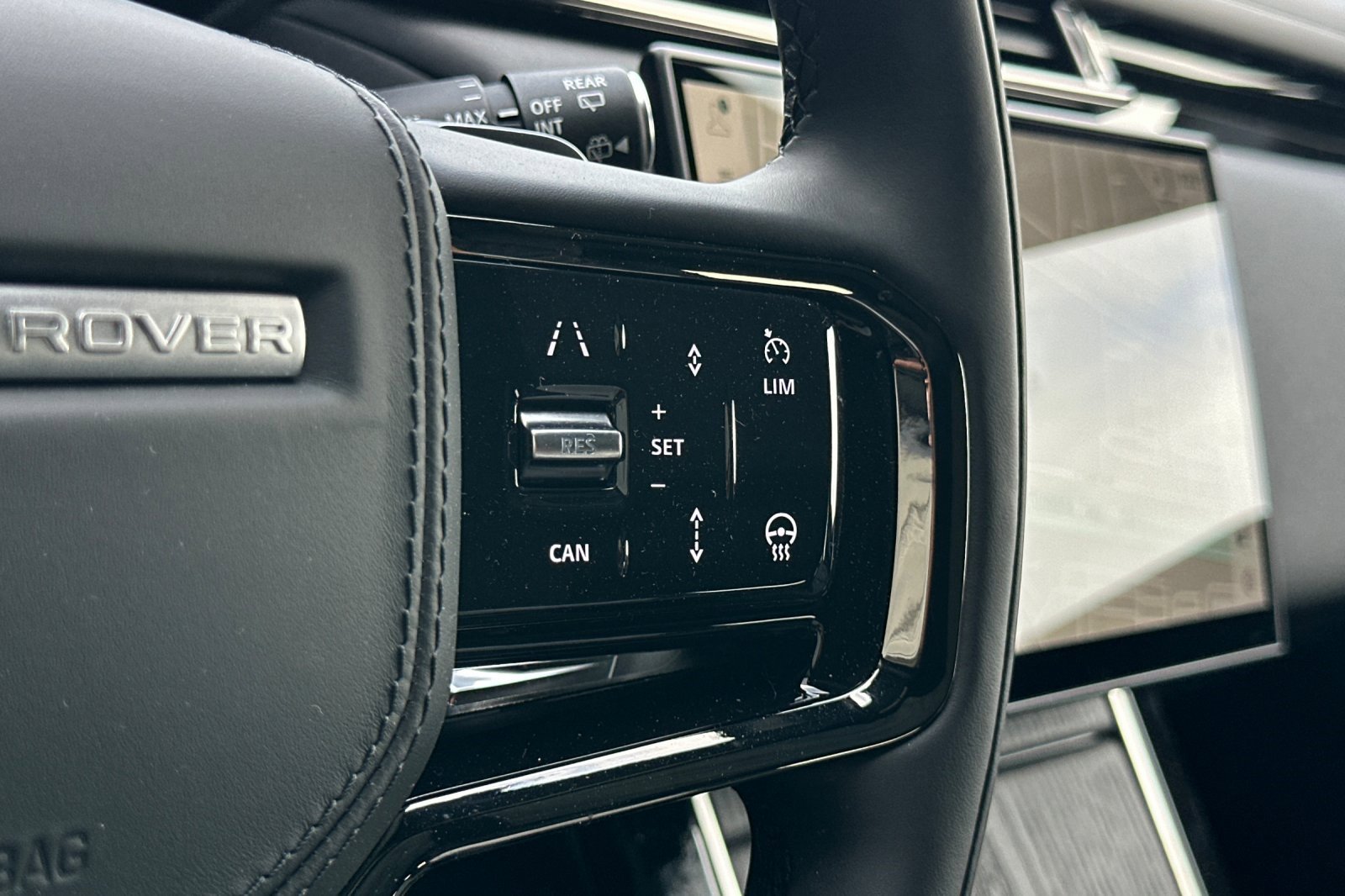 New 2026 Land Rover Range Rover Velar Dynamic SE image 29