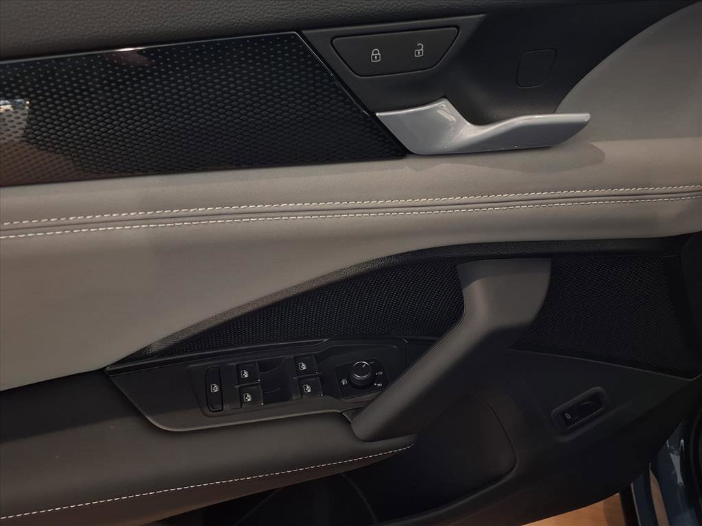 New 2026 Volkswagen Tiguan SE R-Line image 12