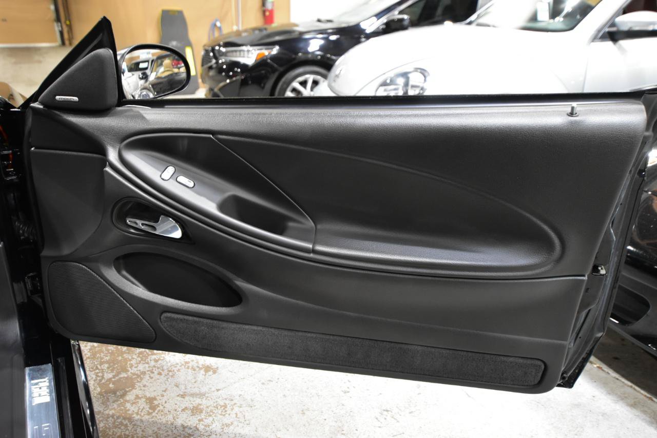 Used 2004 Ford Mustang Mach 1 RWD image 33