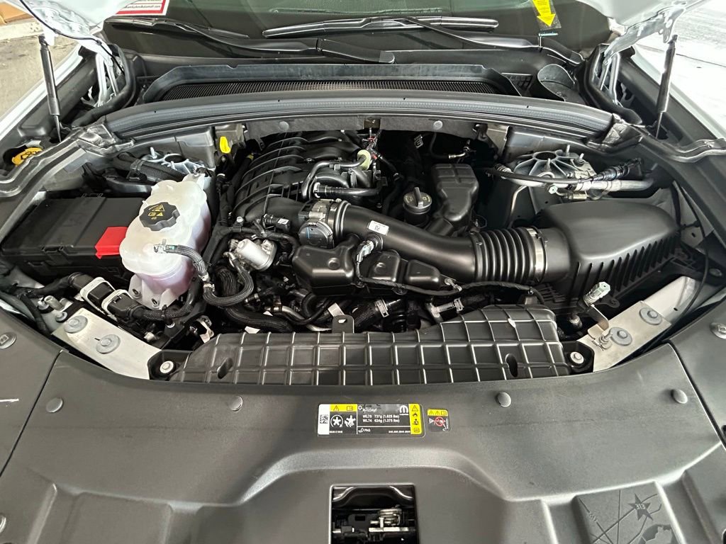 Used 2025 Jeep Grand Cherokee Laredo image 30