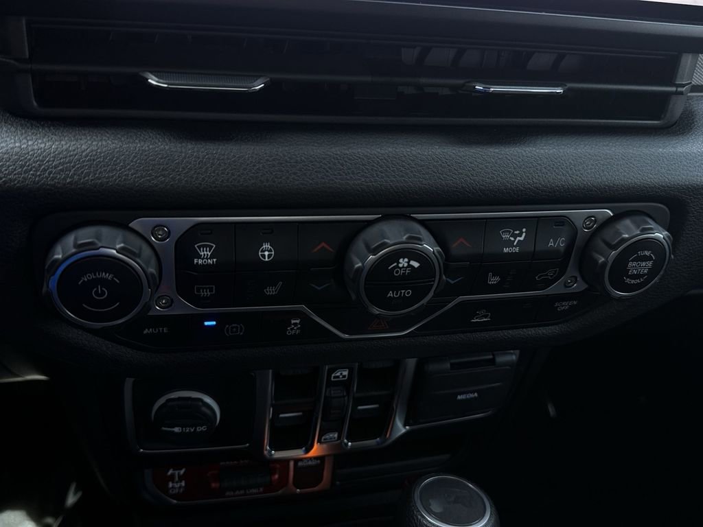 Used 2024 Jeep Wrangler Unlimited image 13