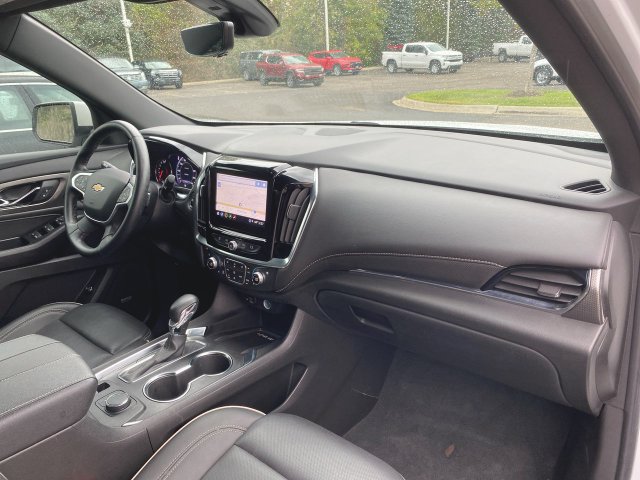 Used 2023 Chevrolet Traverse Premier FWD image 29