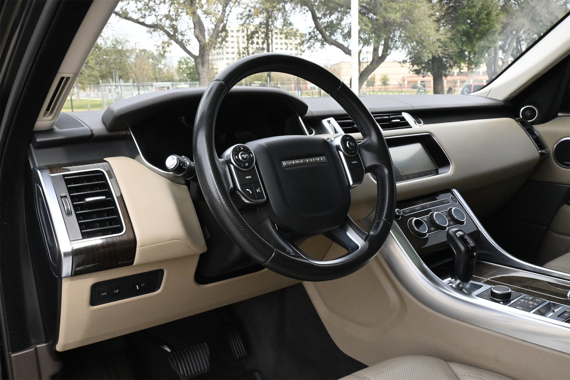 Used 2017 Land Rover Range Rover Sport HSE image 17