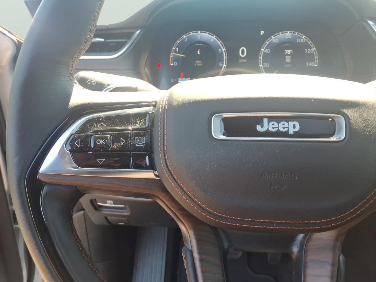 Used 2025 Jeep Grand Cherokee Summit w/ Obsidian Package AWD/4WD image 27