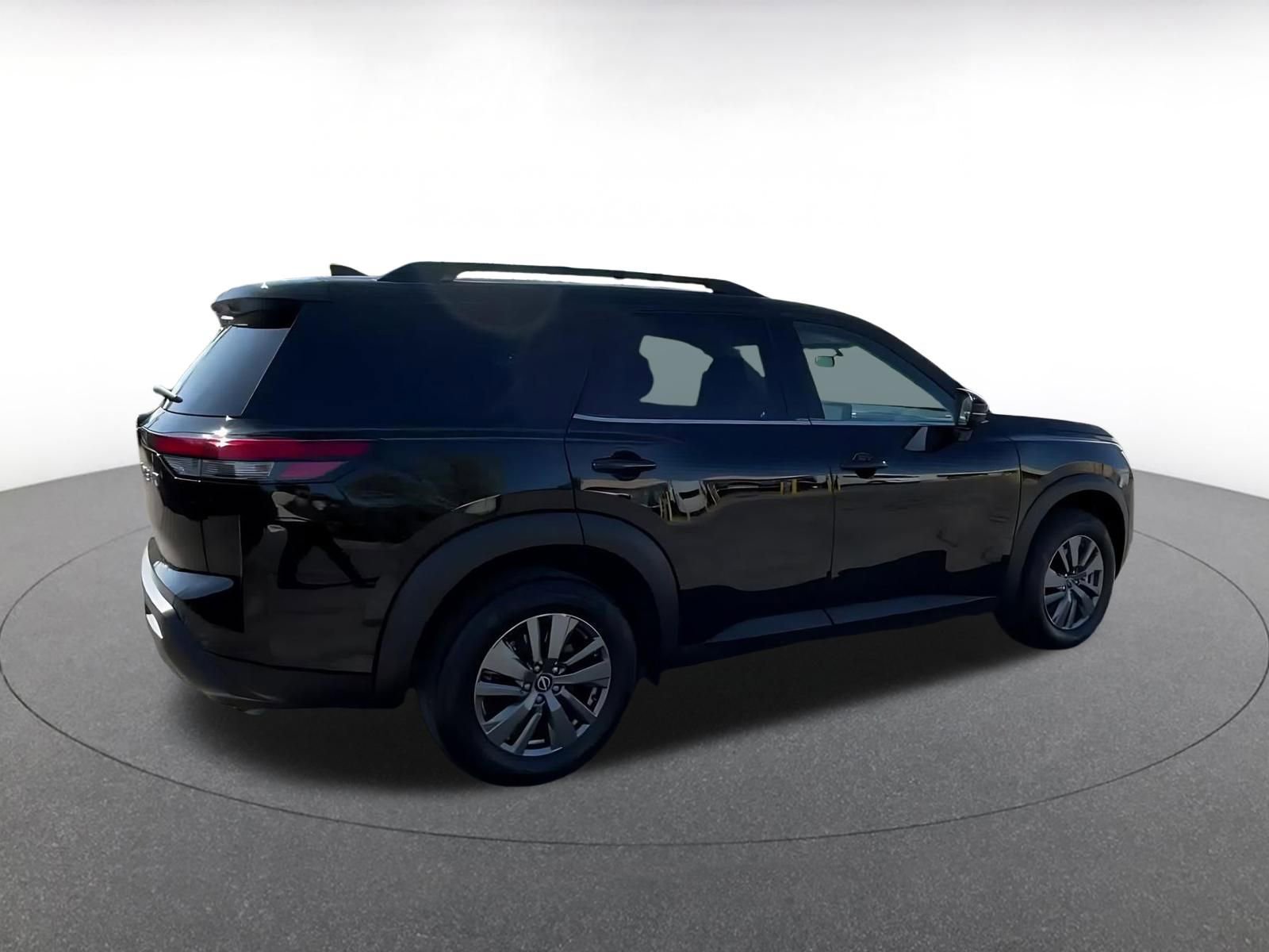 Used 2025 Nissan Pathfinder SV FWD image 15
