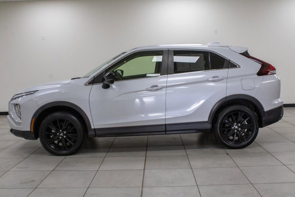 Used 2023 Mitsubishi Eclipse Cross LE image 2