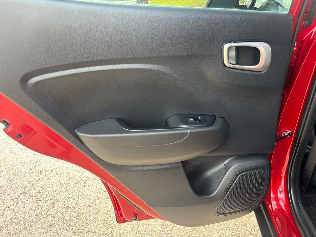 Used 2025 Hyundai Venue SE FWD image 14