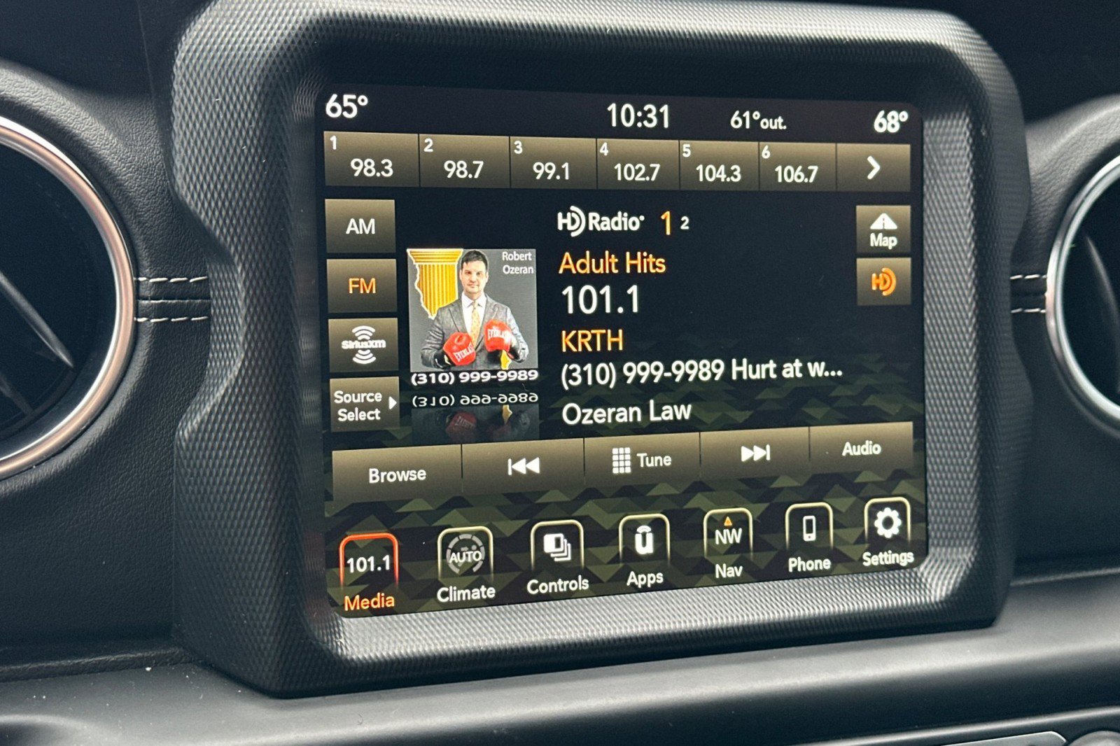 Used 2023 Jeep Wrangler Sahara image 18