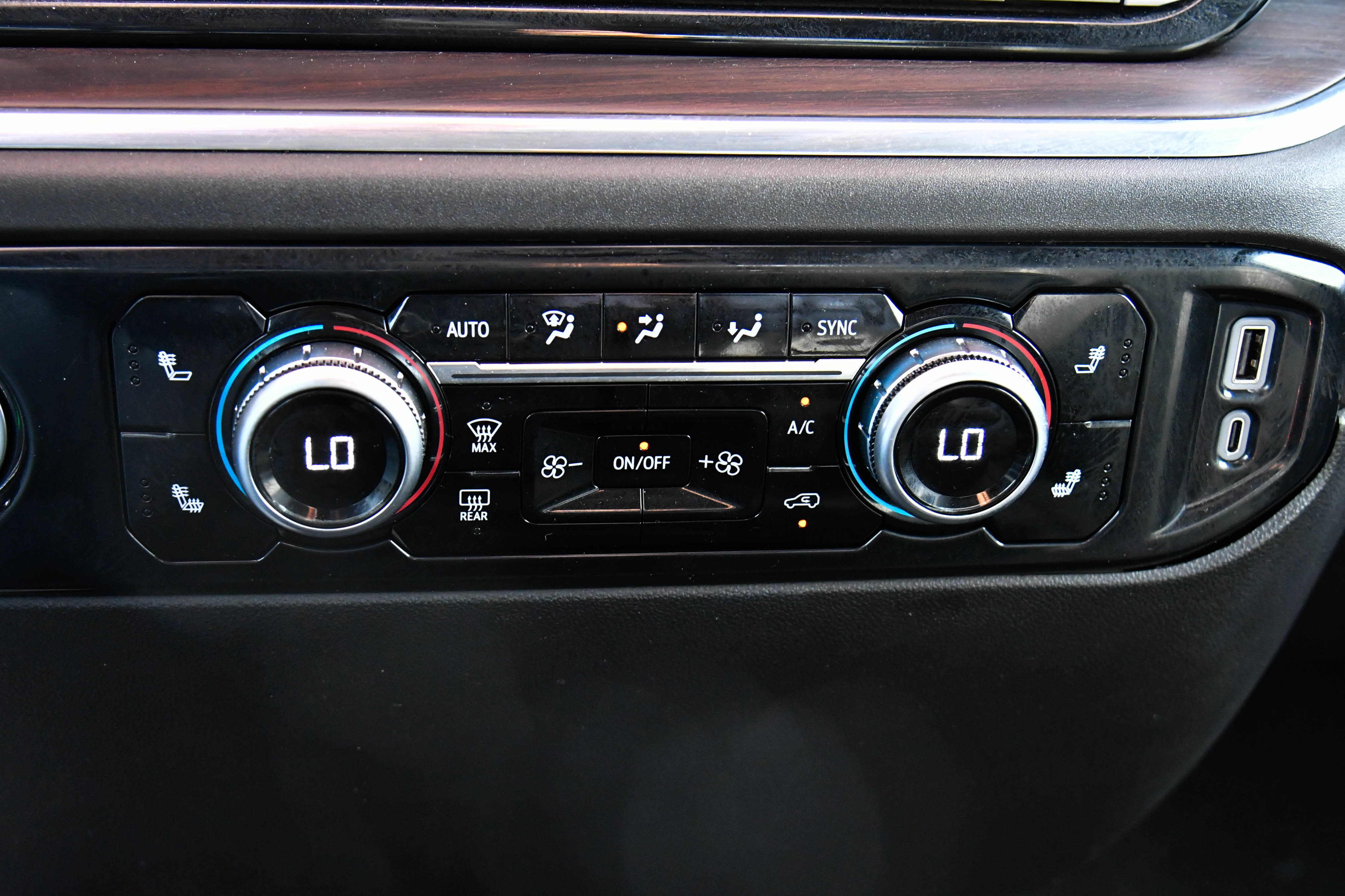 Used 2024 GMC Sierra 1500 SLT image 26