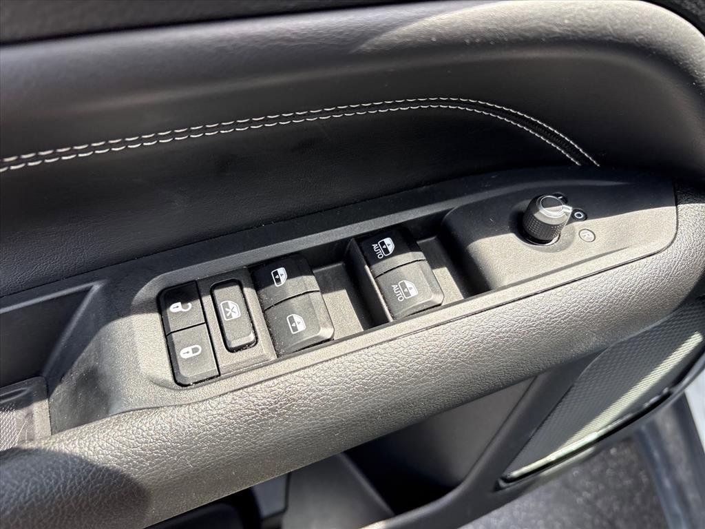 Used 2023 Jeep Compass Latitude AWD/4WD image 22
