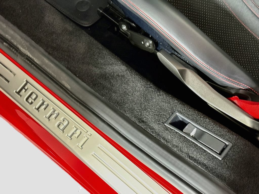 Used 2022 Ferrari F8 Tributo RWD image 19
