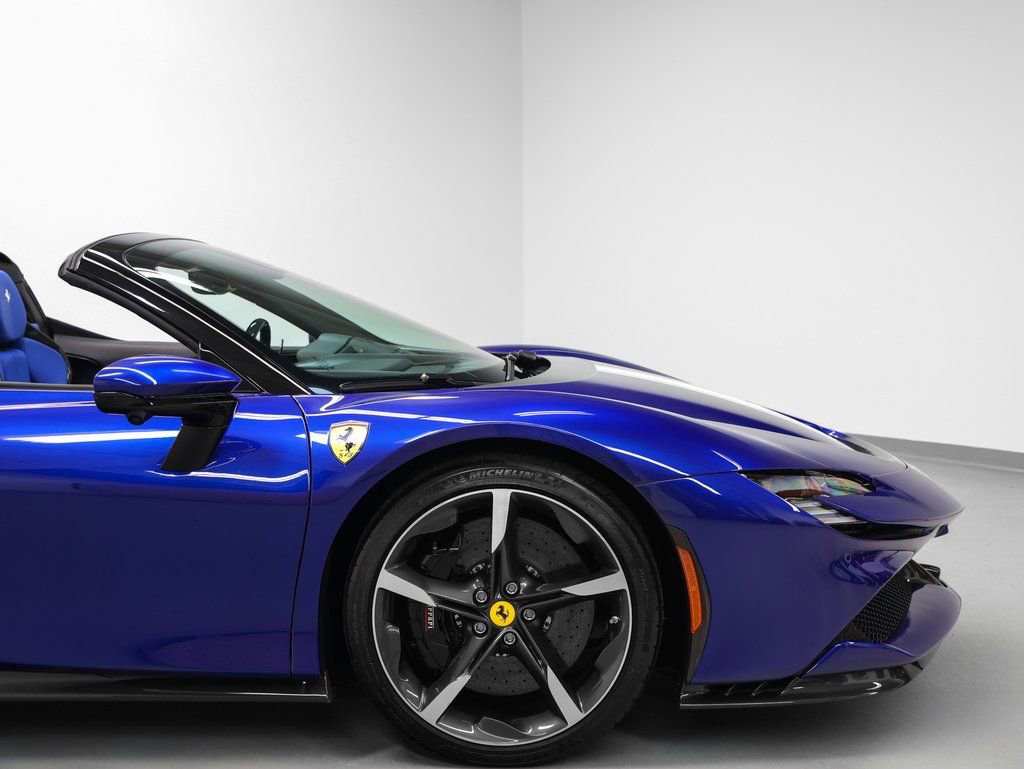Used 2023 Ferrari SF90 Spider image 14