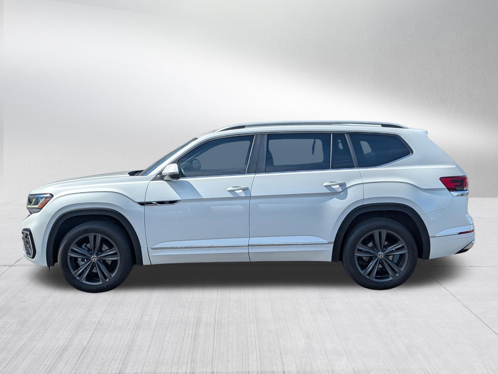 Used 2022 Volkswagen Atlas SEL R-Line AWD/4WD image 4