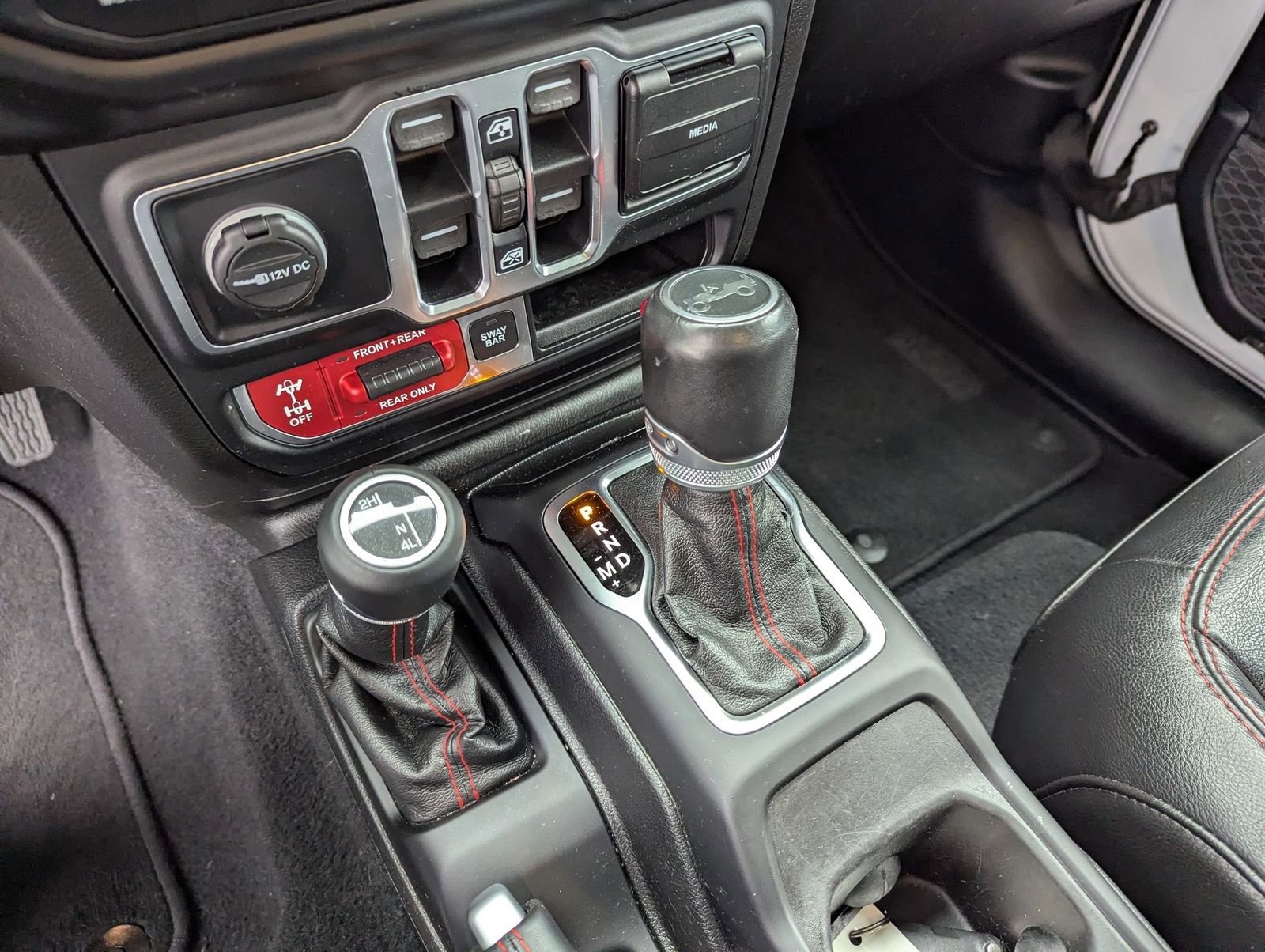 Used 2020 Jeep Wrangler Unlimited Rubicon w/ Dual Top Group image 17