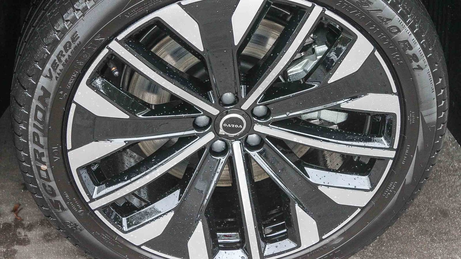 New 2026 Volvo XC90 T8 Plus w/ Protection Package Premier AWD/4WD image 12