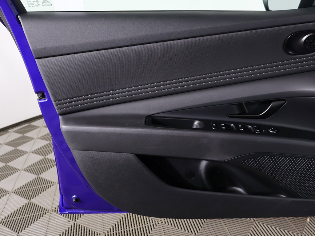 Certified 2025 Hyundai Elantra Sport image 18
