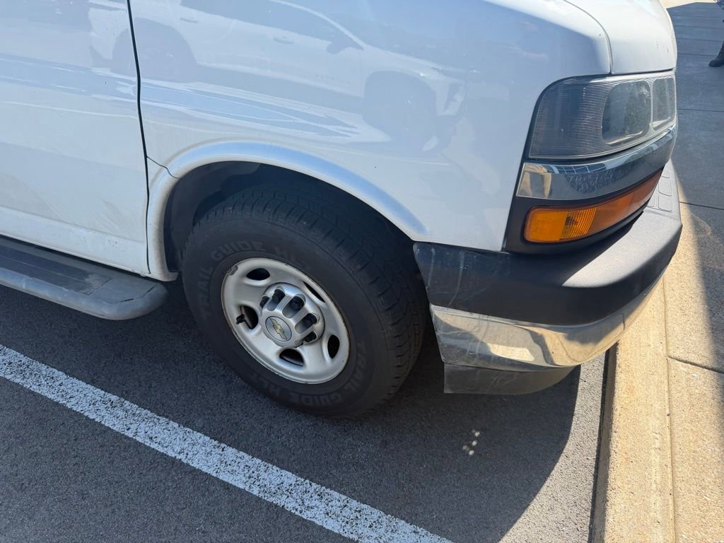 Used 2018 Chevrolet Express 2500 w/ Driver Convenience Package image 2