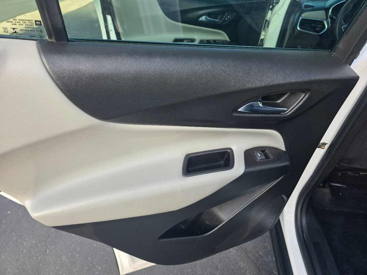 Used 2019 Chevrolet Equinox LS AWD/4WD image 24