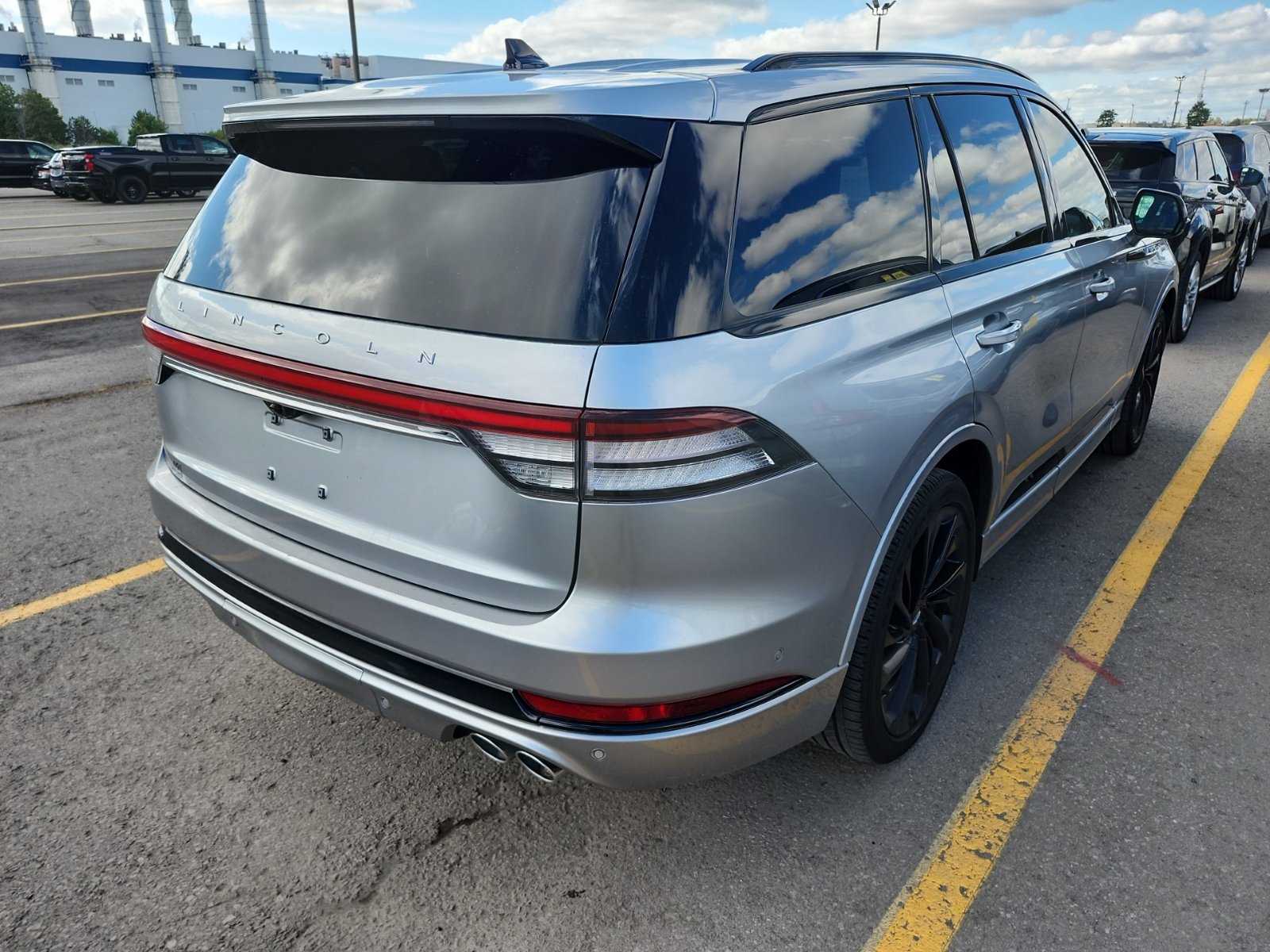 Used 2023 Lincoln Aviator Reserve w/ Equipment Group 201A AWD/4WD image 3