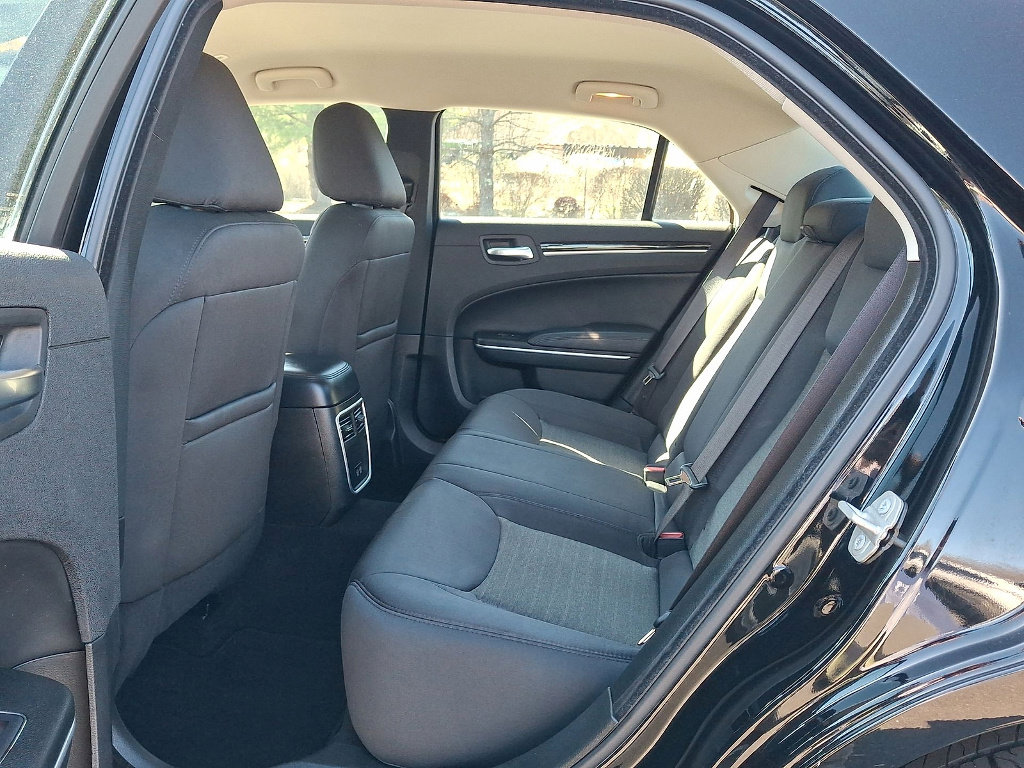 Used 2023 Chrysler 300 Touring image 13