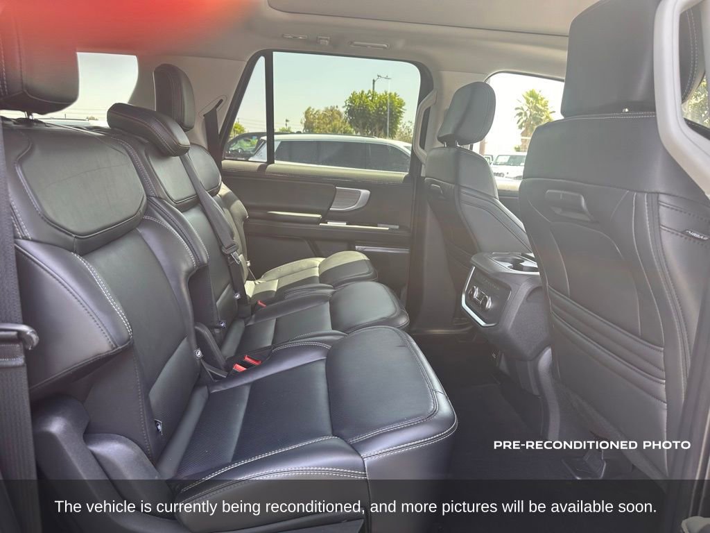 Used 2025 Ford Expedition Max Platinum AWD/4WD image 16