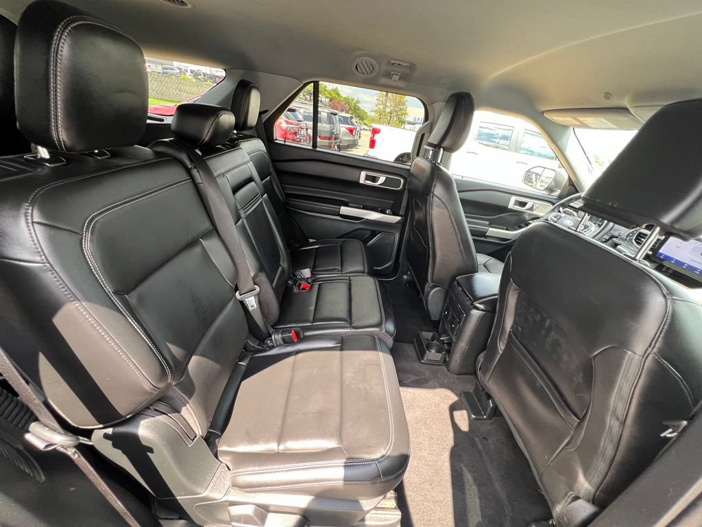 Used 2024 Ford Explorer XLT w/ Equipment Group 202A AWD/4WD image 27