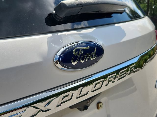 Used 2019 Ford Explorer XLT w/ Equipment Group 202A AWD/4WD image 31