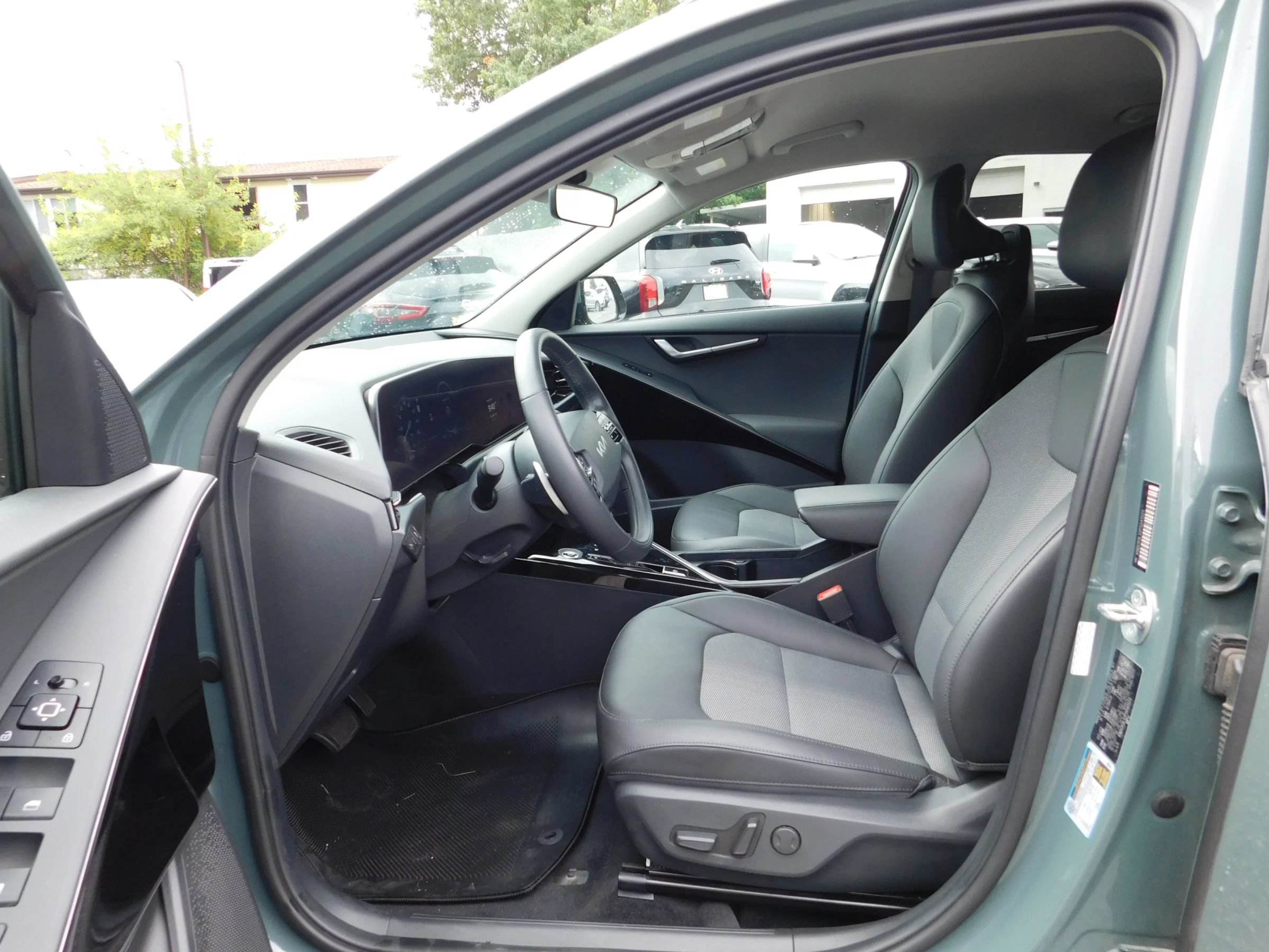 Used 2023 Kia Niro Wind FWD image 16