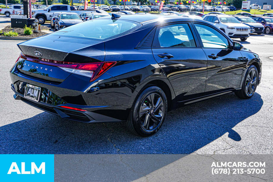 Used 2023 Hyundai Elantra SEL FWD image 5