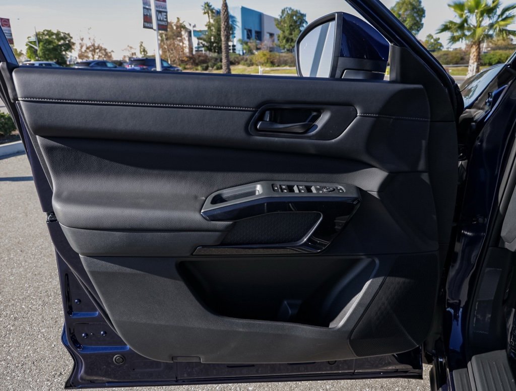 New 2025 Nissan Pathfinder SV image 14
