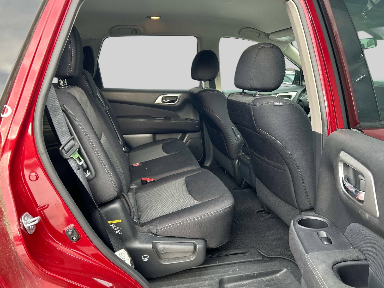 Used 2017 Nissan Pathfinder S image 14