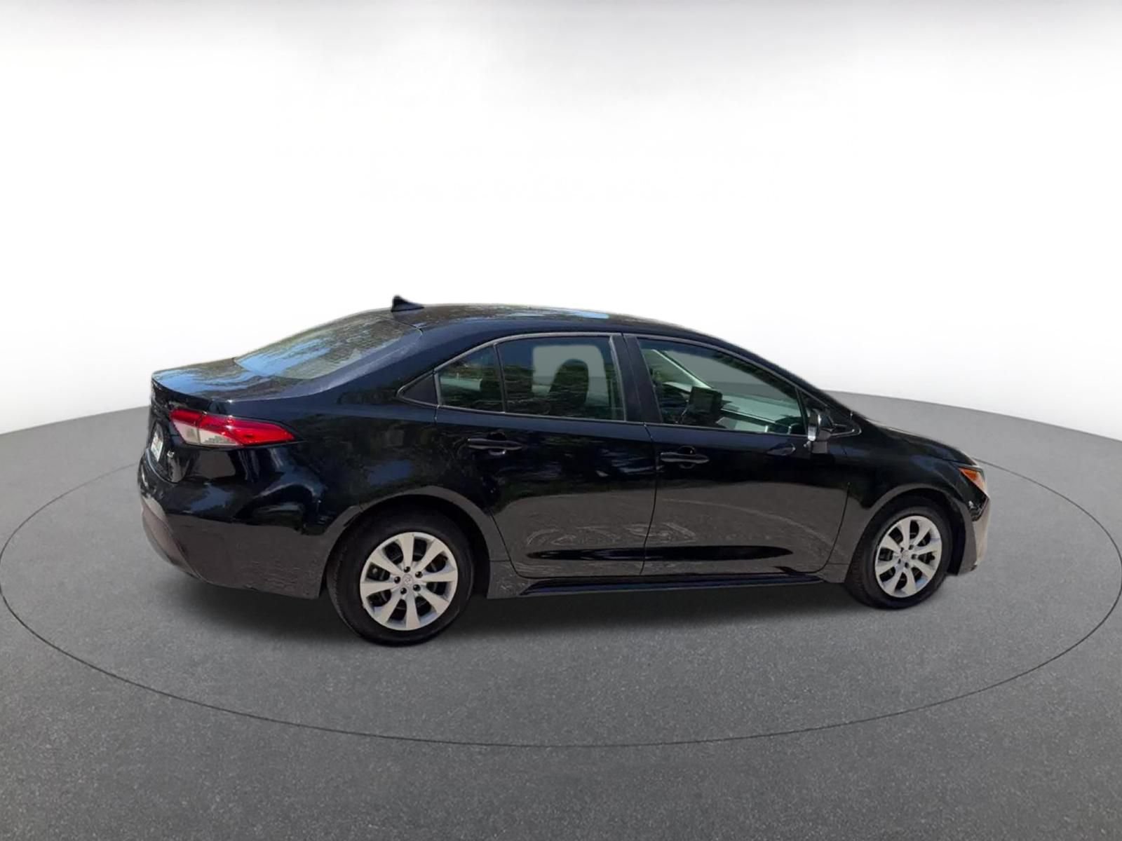 Used 2025 Toyota Corolla LE FWD image 14
