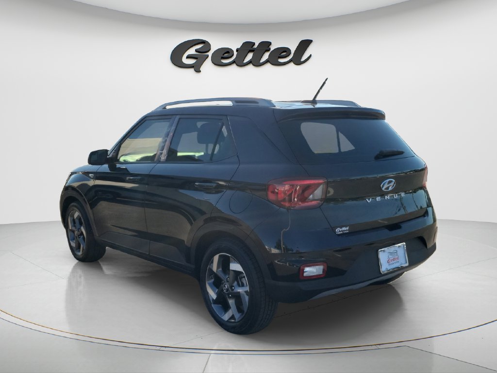 Used 2025 Hyundai Venue SEL FWD image 6