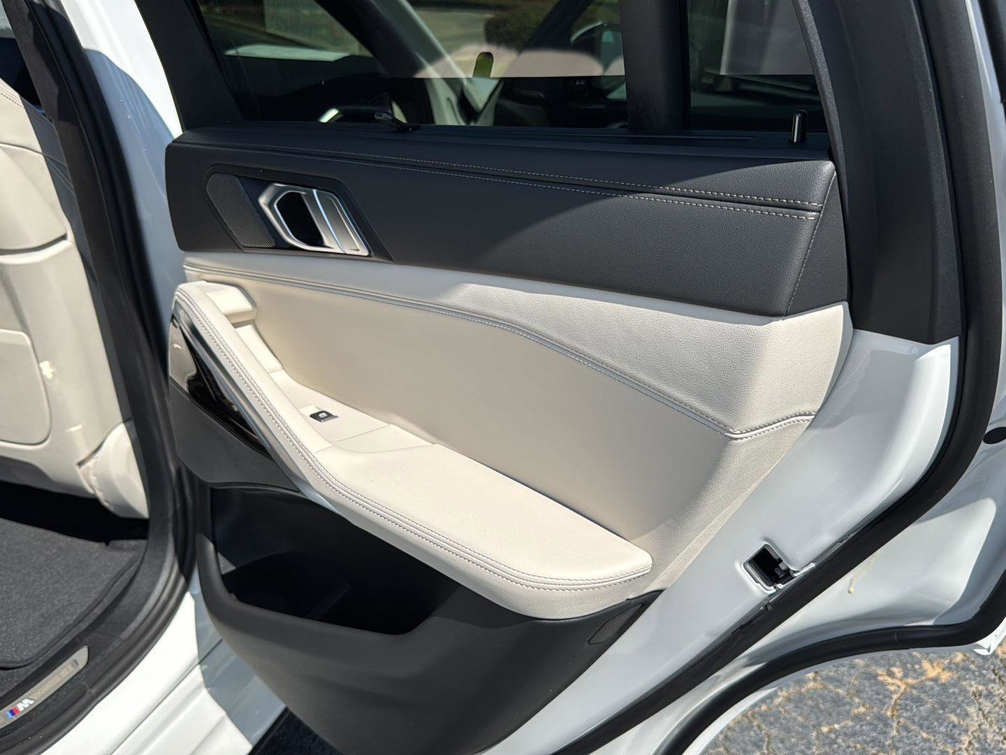 New 2026 BMW X6 xDrive40i w/ Executive Package image 13