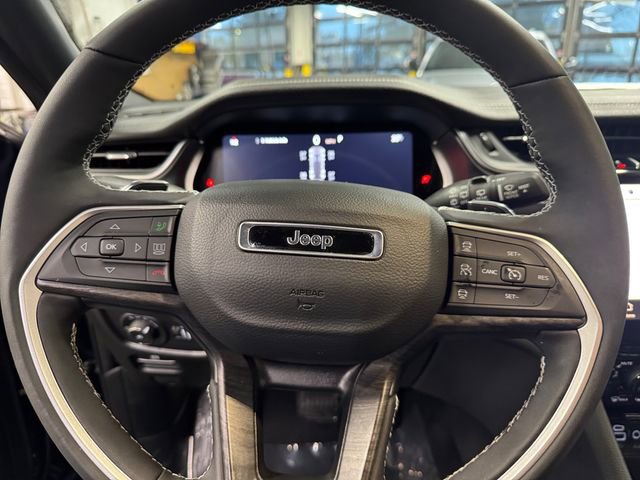 Used 2024 Jeep Grand Cherokee Limited w/ Black Appearance Package image 19